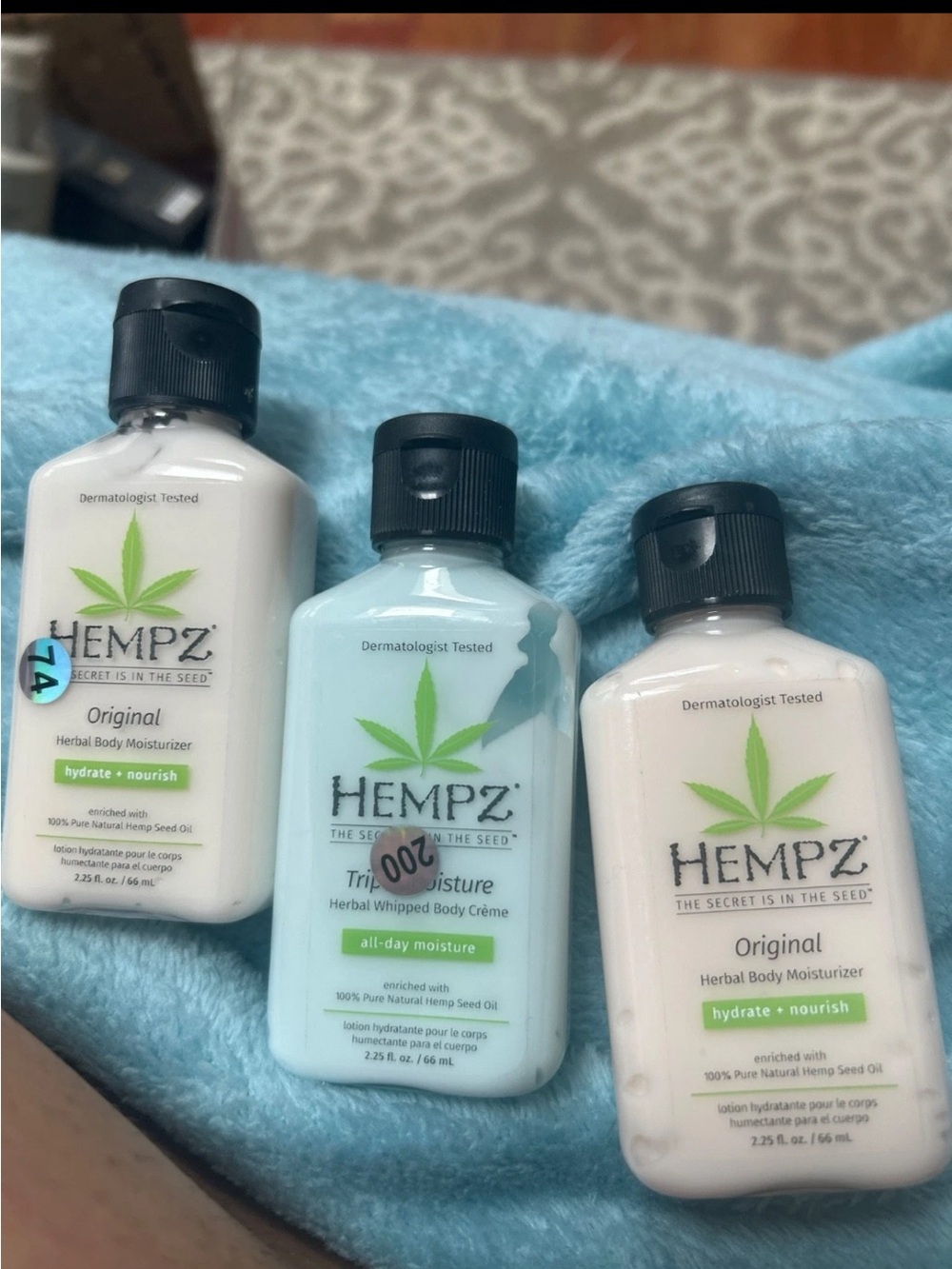Hempz Herbal Body Moisturizer Trio - White & Pale Blue